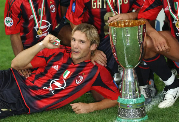 Vainqueur de la LDC, Anriy remporte également cette année-là la finale de la Supercoupe de l'UEFA. Il inscrit le seul but du match contre...