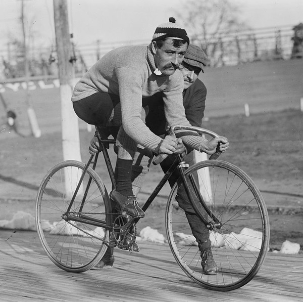 Quel était le prénom du coureur cycliste Georget ?