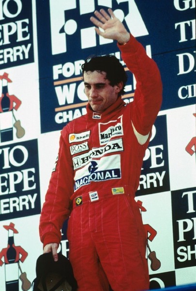 Ayrton est devenu alors le premier Champion du Monde de F1 brésilien.