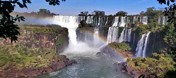 On trouve ces fabuleuses chutes en Argentine et au Brésil...