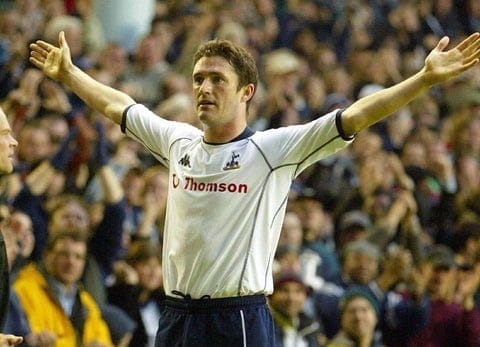 L'attaquant Robbie Keane, était international....