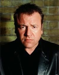 Il a joué dans "les infiltrés", "Le roi Arthur", qui est cet acteur anglais ?