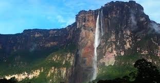 Quel pays abrite le Salto Angel, la chute d'eau la plus haute du monde (807 mètres) ?