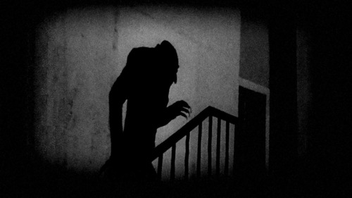L'un des premiers films d'horreurs, réalisé par F.W. Murnau en 1922, quel est son titre ?