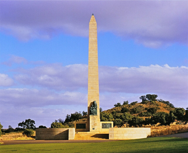 Situé à Bloemfontein, à qui ce monument rend-il hommage ?