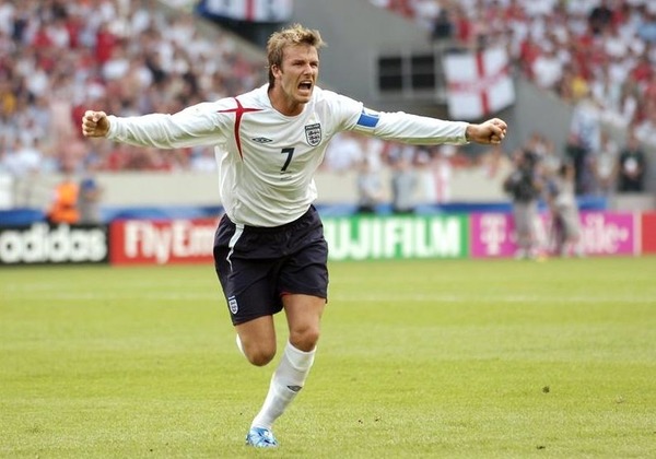 Grâce à un coup-franc victorieux de David Beckham, qui les anglais ont-ils éliminé lors de leur 8e de finale ?