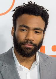 Nom de famille Glover, il est acteur, humoriste et rappeur, quel est son prénom ?