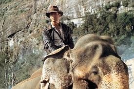 Dans quel Indiana Jones, ce dernier utilise, comme moyen de transports, des éléphants ?