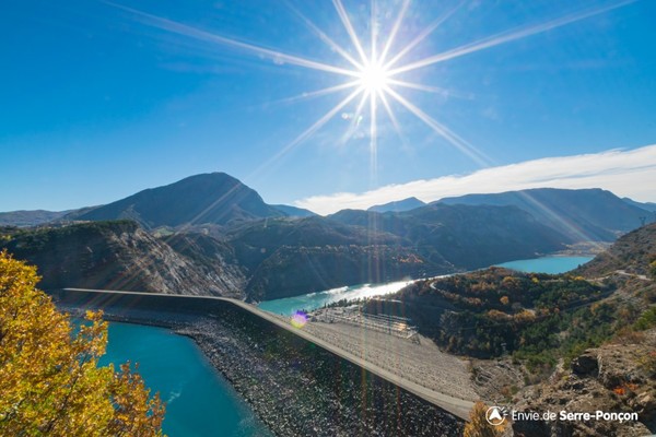 Quel célèbre écrivain et cinéaste a écrit « L’eau vive », film retraçant la construction du barrage de Serre-Ponçon ?