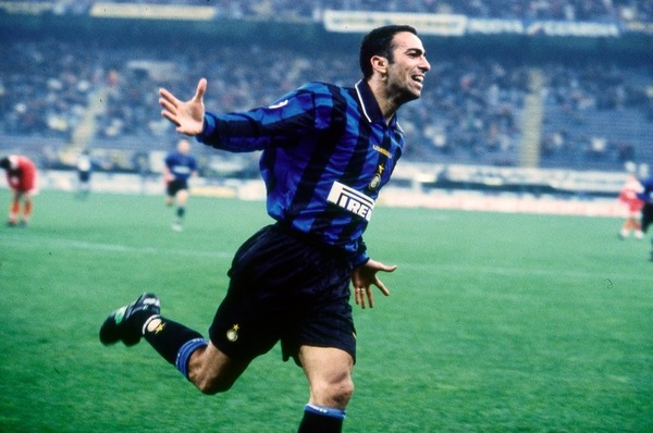 Youri Djorkaeff est le premier français de l'histoire à avoir porté les couleurs de l'Inter.