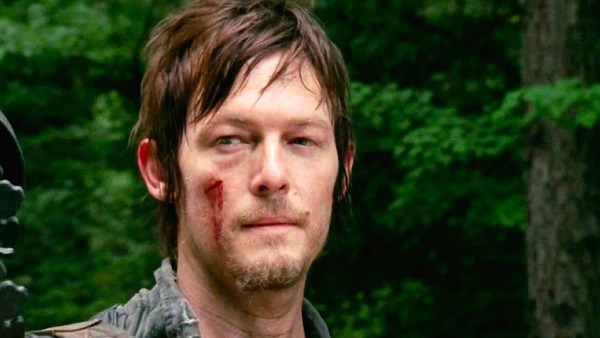 Dans la saison 2, qui tire maladroitement sur Daryl ?