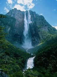 Les chutes du Niagara sont les plus hautes chutes d'eau du monde et font partie des 7 merveilles de la nature.