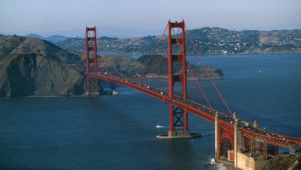 Dans quelle ville américaine se trouve le Golden Gate Bridge ?