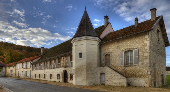 À quel âge Bernard de Clairvaux fonde-t-il L’abbaye éponyme ?
