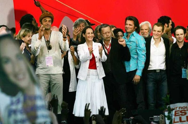 En 2007, quel chanteur s'est engagé en faveur de la candidate socialiste Ségolène Royal ?