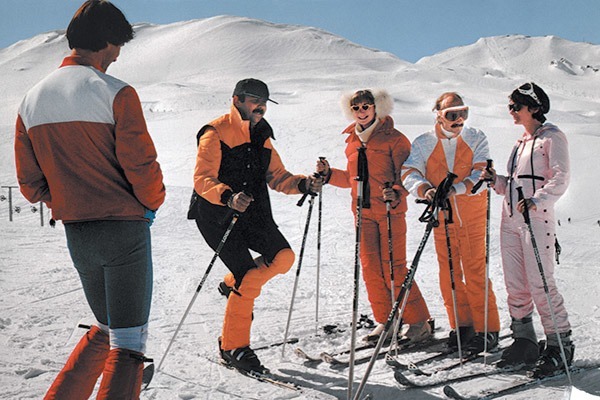 Dans "Les Bronzés font du ski", quel acteur chante "Quand te reverrai-je..." ?