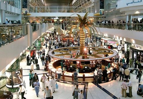 Combien de % de voyageurs passent à Dubaï seulement pour une correspondance ?