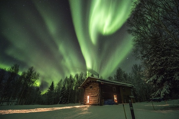 Quelle région du Canada est reconnue pour l'observation des aurores boréales ?