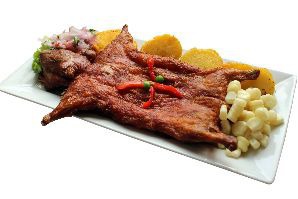 Cuy chactao : C'est une variété de cochon d'Inde frit dans l'huile, très épicé et accompagné de pommes de terre et de maïs.