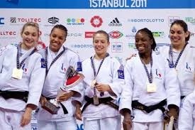 En quelle année le judo féminin fait son apparition aux JO ?