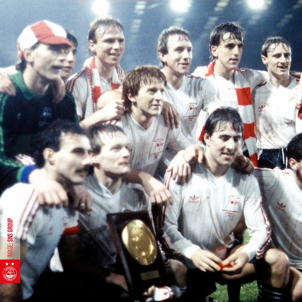 En 1983, les écossais d'Aberdeen remportent la double finale contre...