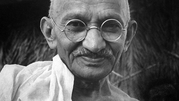 Mohandas Gandhi était appelé "Mahatma" en sanskrit, ce qui signifie ?