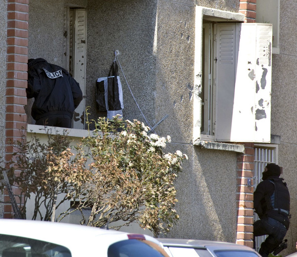 En Mars, quelle ville connaît un attentat terroriste dans une école juive ?