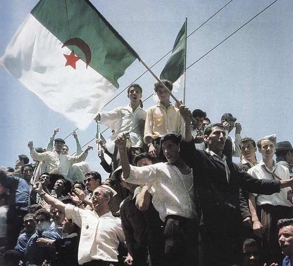 Quelle année a marqué le début officiel de la guerre d'indépendance algérienne ?