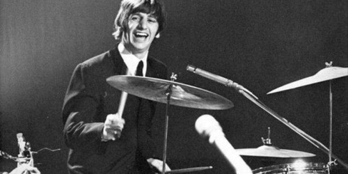 Qui était le célèbre batteur des Beatles ?