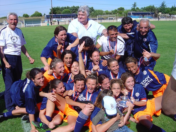 En 2001, le club de Montpellier est le premier à créer une structure féminine de niveau professionnel en France.