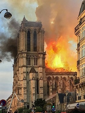 2019 - Durant combien d'heures Notre dame de Paris a pris feu ?