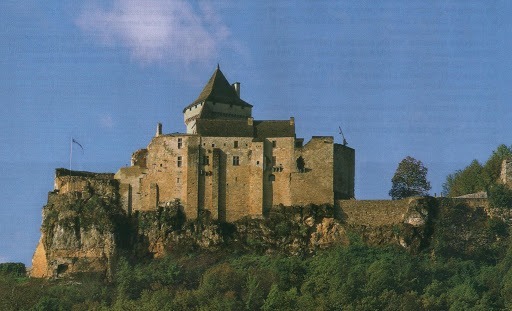 Dans quel département se trouve le château de Castelnaud-et-Fayrac ?