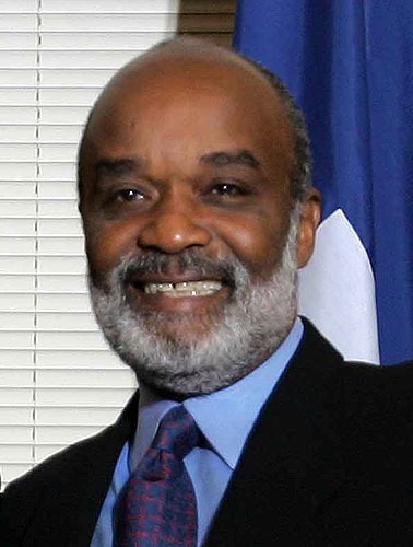 Le 7 février, René Preval est élu Président de la République.....