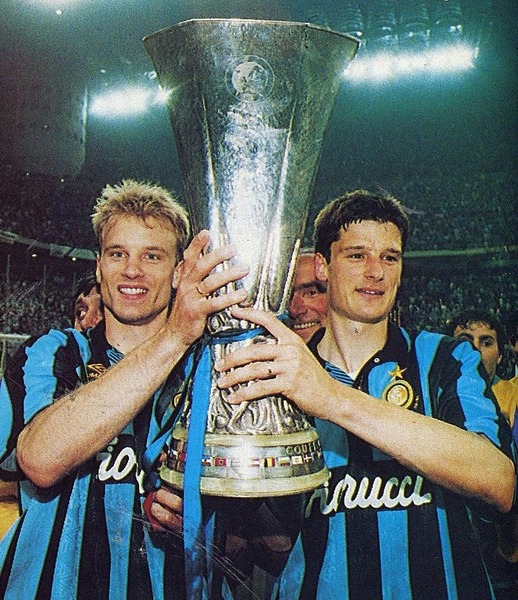 Contre qui les Interistes remportent-ils pour la seconde fois une double-finale de Coupe UEFA en 1994 ?