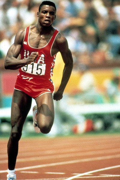 Quel athlète a été champion olympique du saut en longueur à Atlanta en 1996 ?