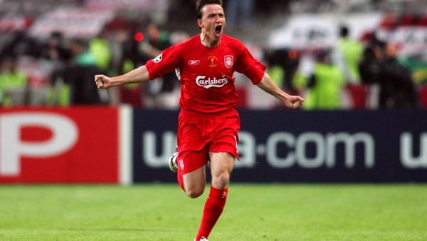 2 minutes plus tard Liverpool est relancé quand Vladimír Šmicer inscrit un second but.....