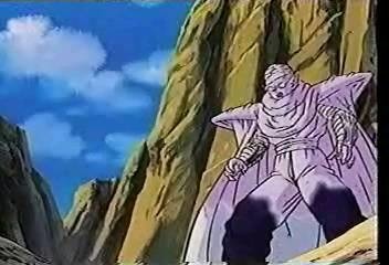 Qui transforme Piccolo en statue de pierre ?