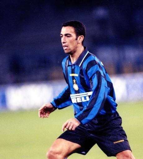 A l'été 1996, il est acheté par l'Inter Milan pour ........