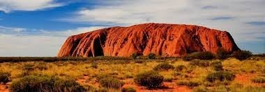 Quel pays abrite le mont Uluru ?