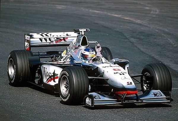 Il faudra attendre 1998 pour voir à nouveau un pilote Champion du Monde avec McLaren. Il s'agit de ?