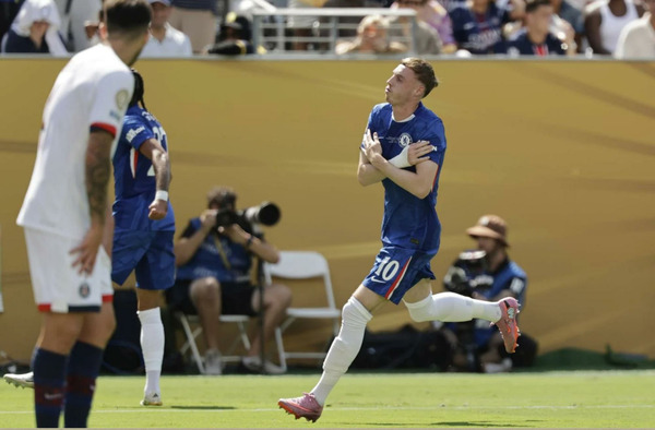 Mais cette fois-ci, les parisiens laissent filer le trophée en s'inclinant sur le score de...
