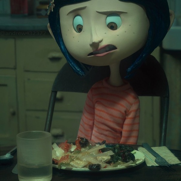 La cuisine du père de Coraline est...