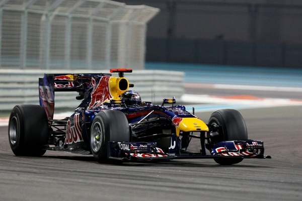 Au volant de sa Red Bull, qui est cet allemand qui remporte son premier Championnat du Monde de Formule 1 ?