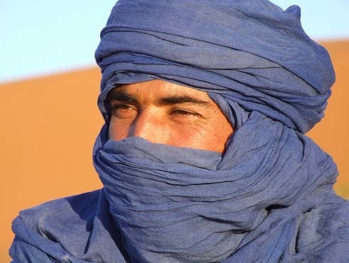 Comment se nomme le turban servant de coiffure au Maghreb ?