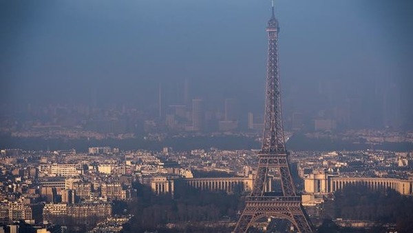 Quel organisme français surveille la pollution atmosphérique de Paris ?