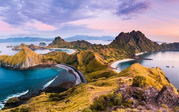 Dans quel pays se trouve l'île de Komodo, entre Sumbawa et Florès ?