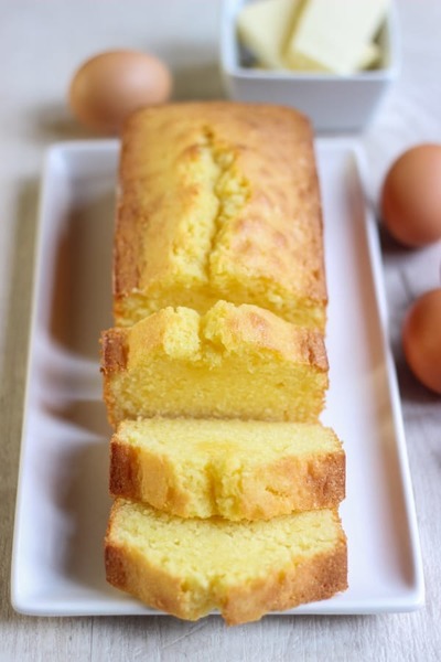 Pour réaliser quel gâteau faut-il mélanger œufs, beurre, farine et sucre en quantités égales ?