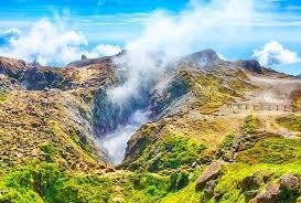 Sur quelle île d’outremer se trouve le volcan de la Soufrière ?