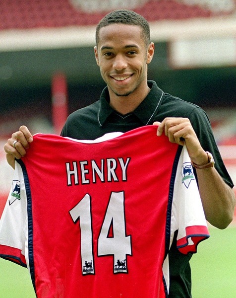 En 1999, il quitte Turin pour Arsenal. Quel français ne retrouvera-t-il pas encore cette saison-là ?