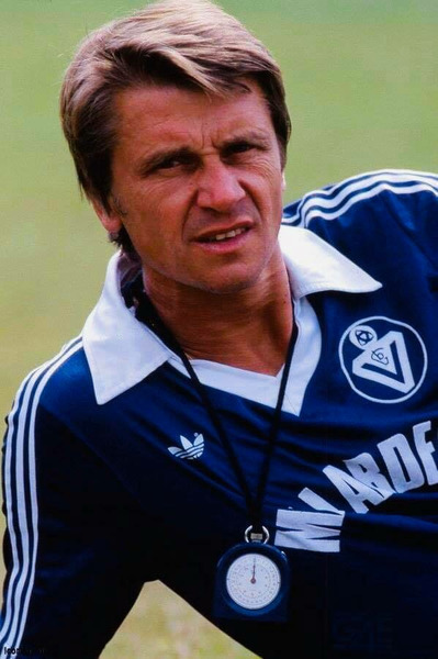 Entraineur bordelais durant la quasi-totalité des années 80, il s'agit de ?